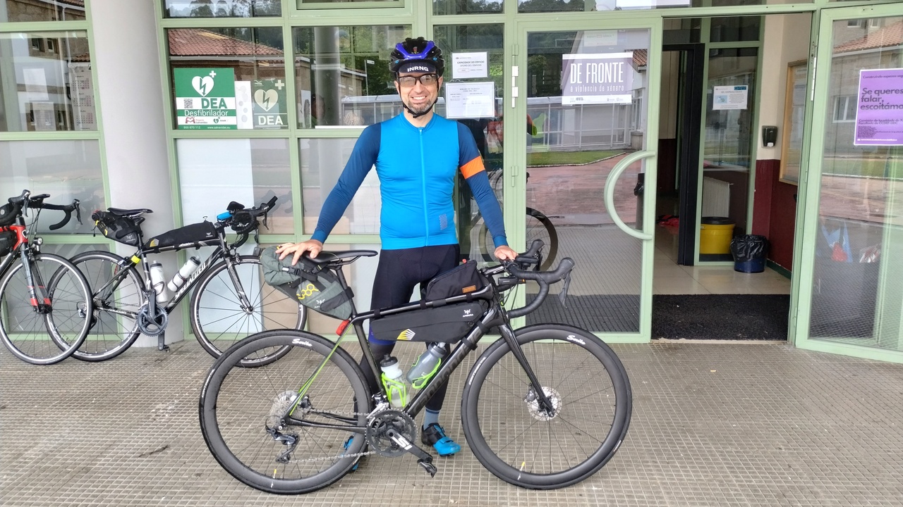 Happy me and the synapse, after finishing the Brevet, at INEFG in Bastiagueiro.