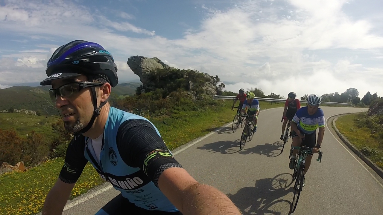 Me, chased by everybody else, after a turn right that led us into a short descent. We had left the fog behind and the clouds below us at this point