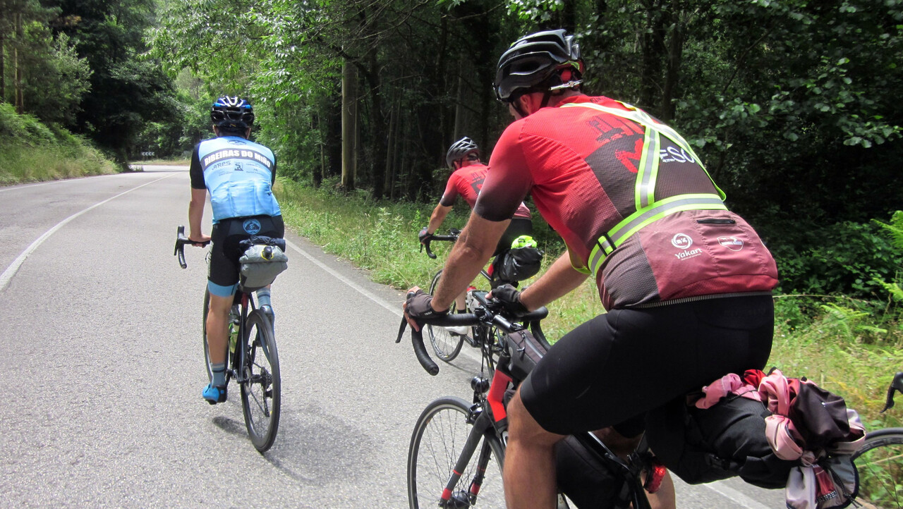 Me, Jose and Dani, approaching an area covered by tall trees, just after leaving A Pontenova