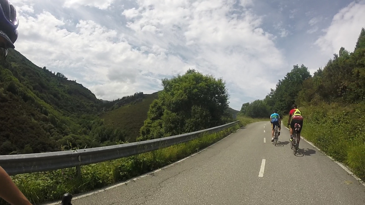 Cesar and Dani, on the climb to Villanueva de Oscos, after lunch