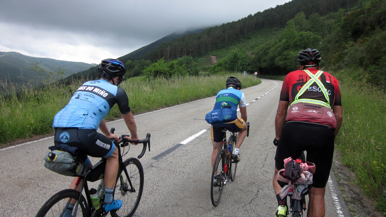 Me, Cesar and Dani, riding together on the way to Alto da Garganta
