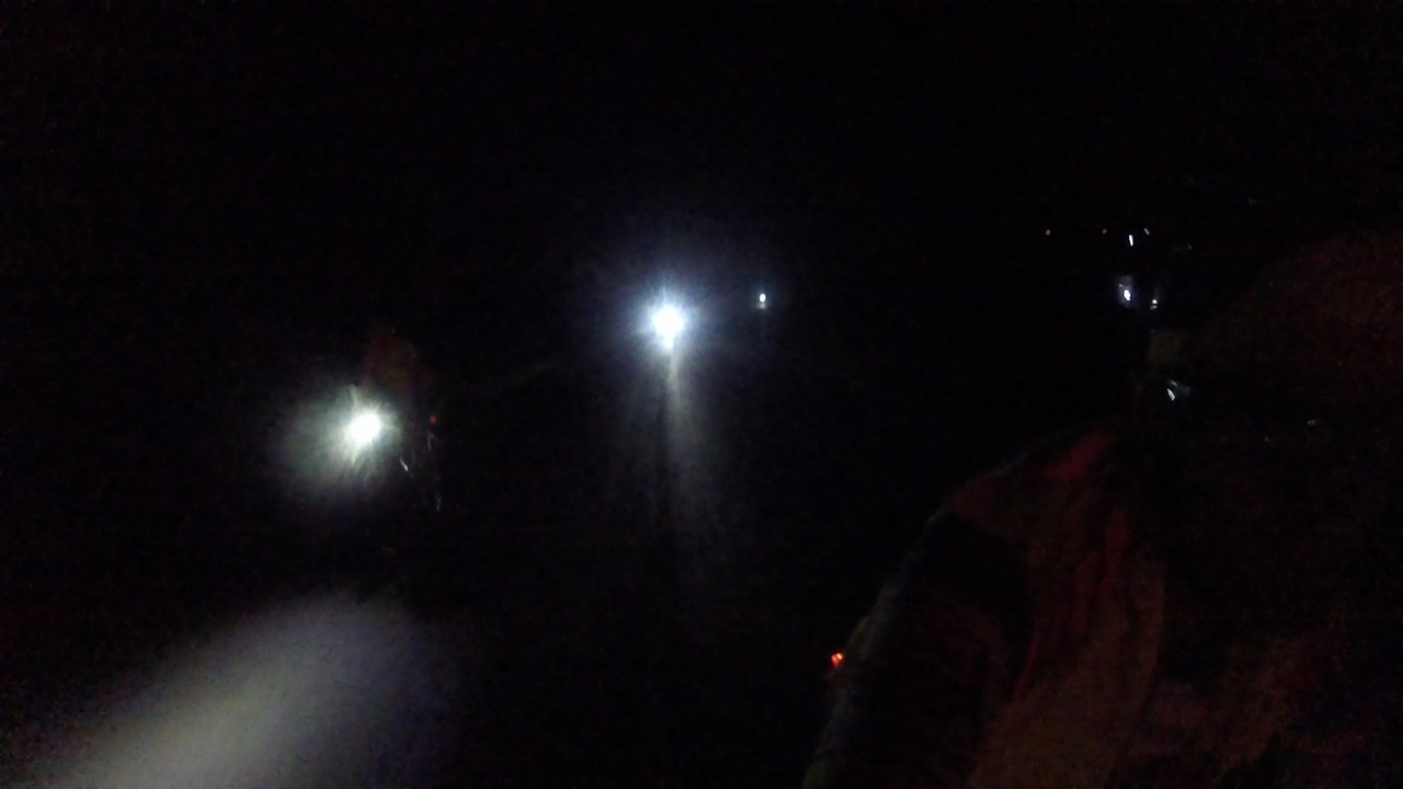 Behind me, while riding on that night train, there weren't many head lights, we were riding at the back at that moment