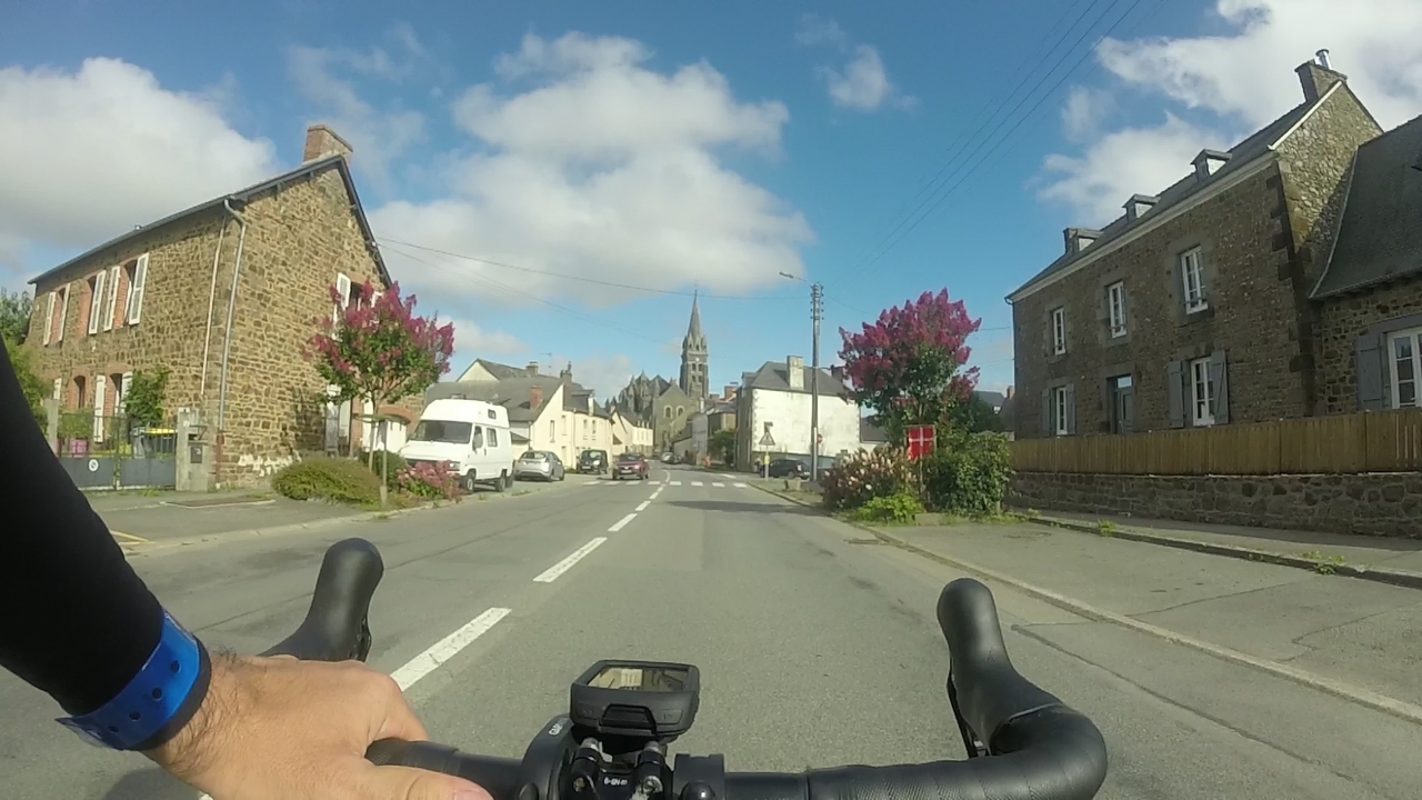 Photo taken from my belly, the handlebars of the synapse can be seen, with the big church in Tintèniac behind it