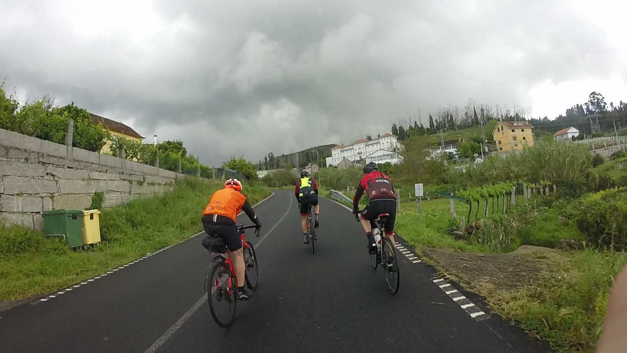 From left to right, Graeme, Óscar and Jose, riding up a road that seemed to lead us to a stormy dark grey cloud