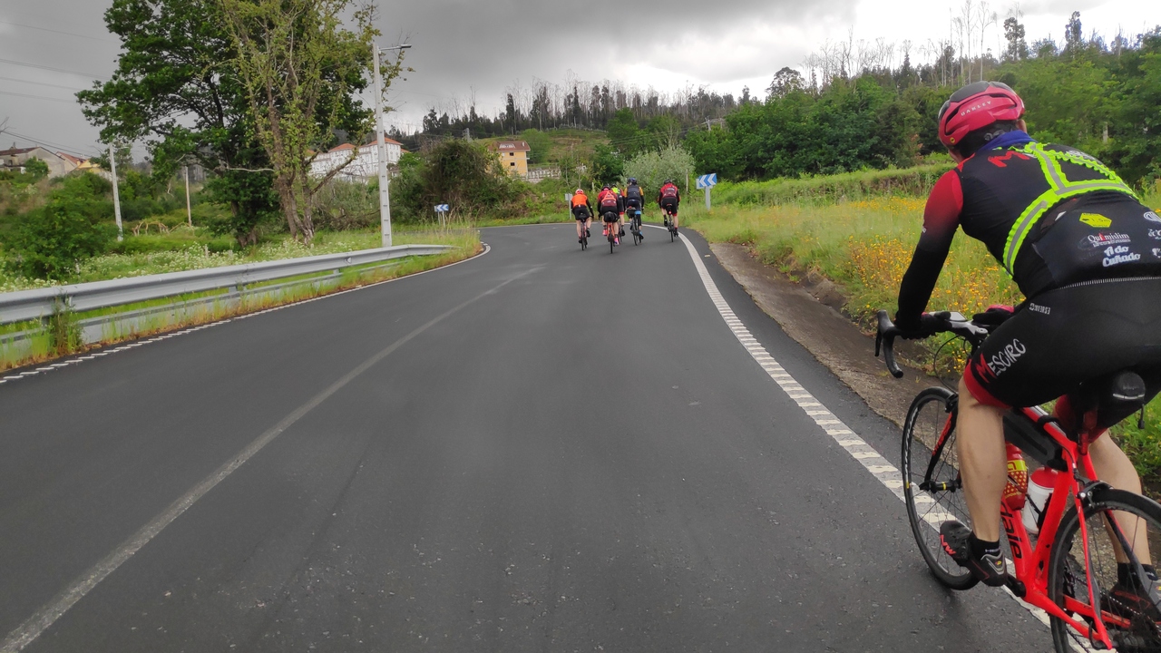 Ángel, on the bottom-right side of the picture, riding way behind the group, formed by Graeme, Edgar, Óscar, Me and Jose. Dani took this picture from behind everybody else