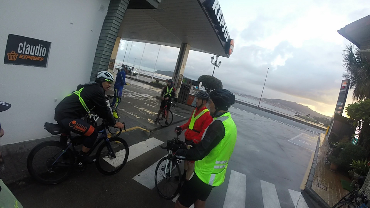Salva, Jose and Dani, by the gas station in Baiona, talking while our cards were being stamped