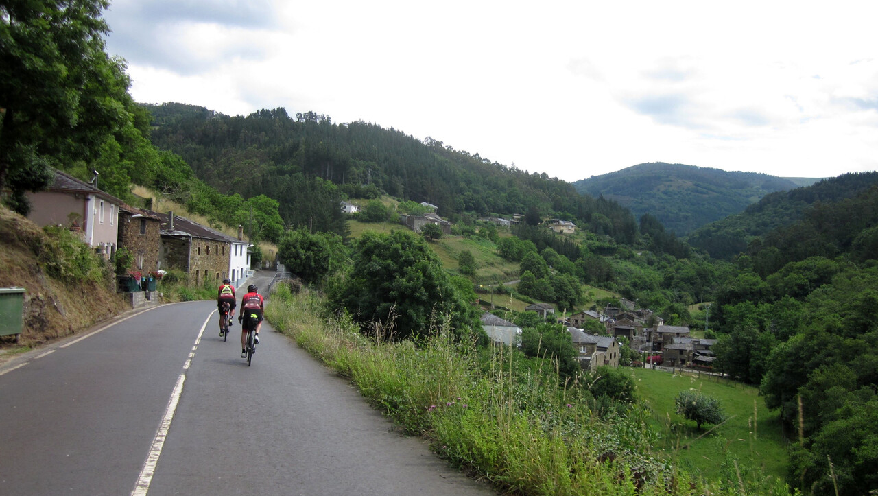 Dani and Jose, enjoying a short descent on our way to Taramundi