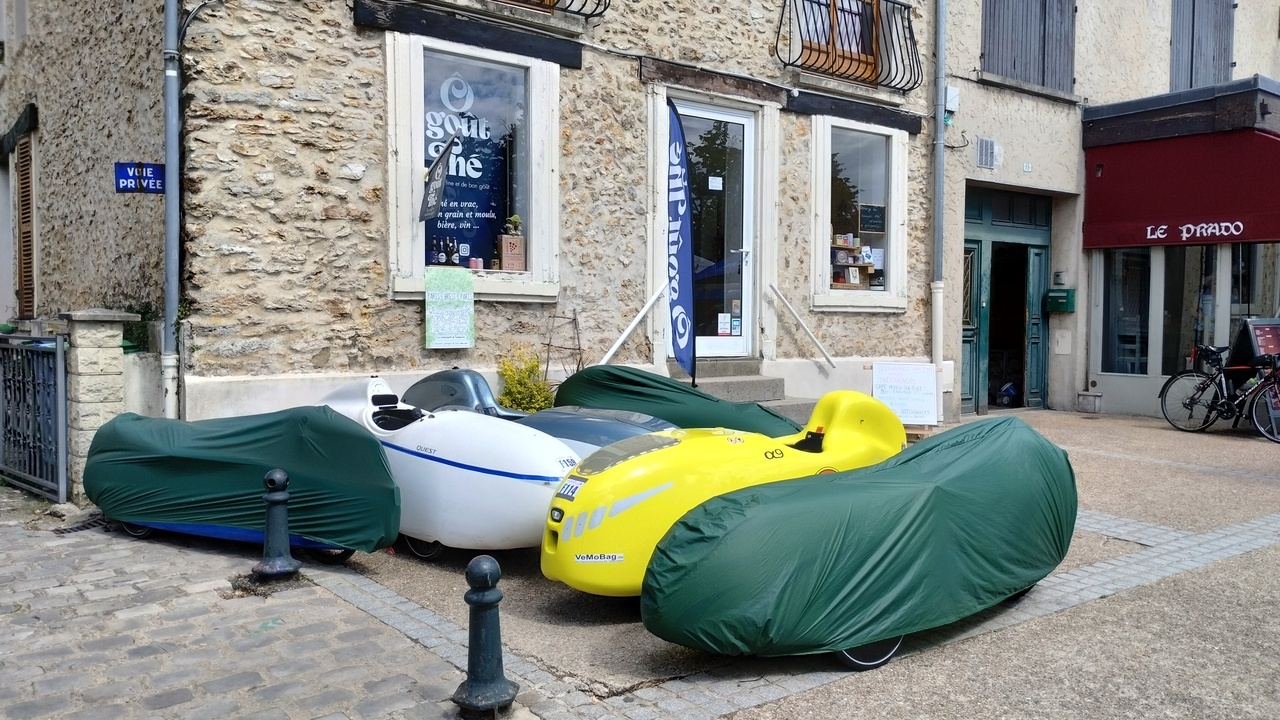 A few 'bolidos', parked in one of the squares
