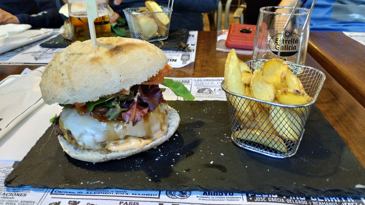 The big burger I had for lunch before the brevet, in the Oasis bar in San Justo de la Vega