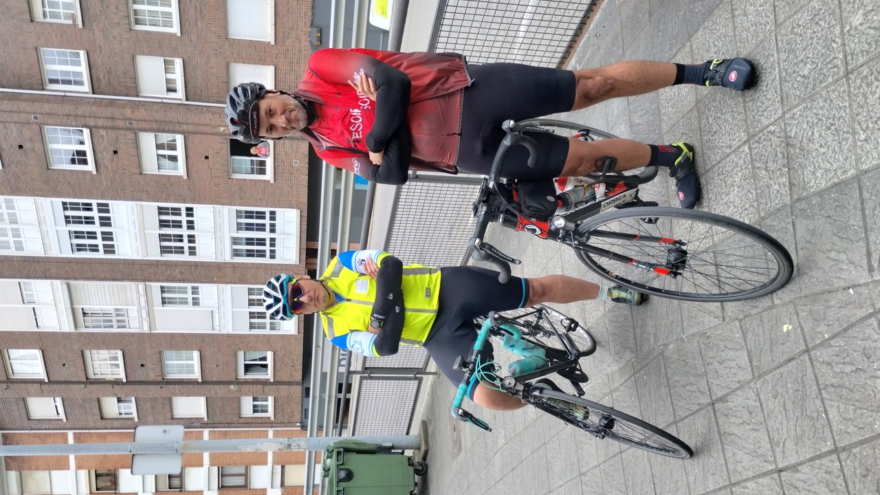Ferreiro and Dani, with their bikes and ready to go, posing with arms crossed over their chests and serious faces