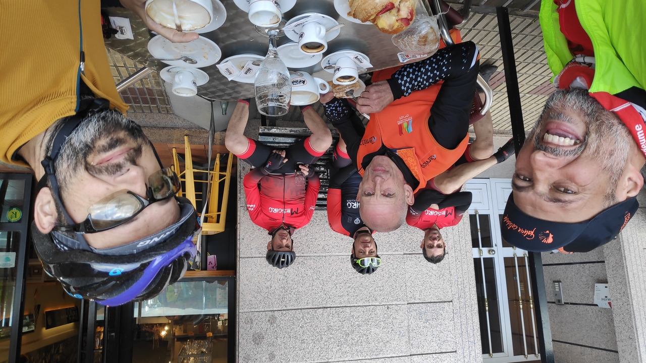 From left to right: Dani, Angel, Graeme, Oscar, Jose and Me, during our stop in Celanova