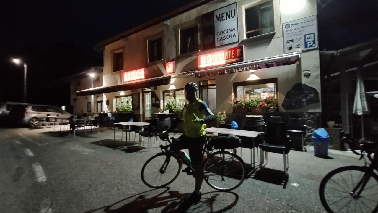 Ferreiro, on his bike and ready, posing in front of the restaurant where we had dinner