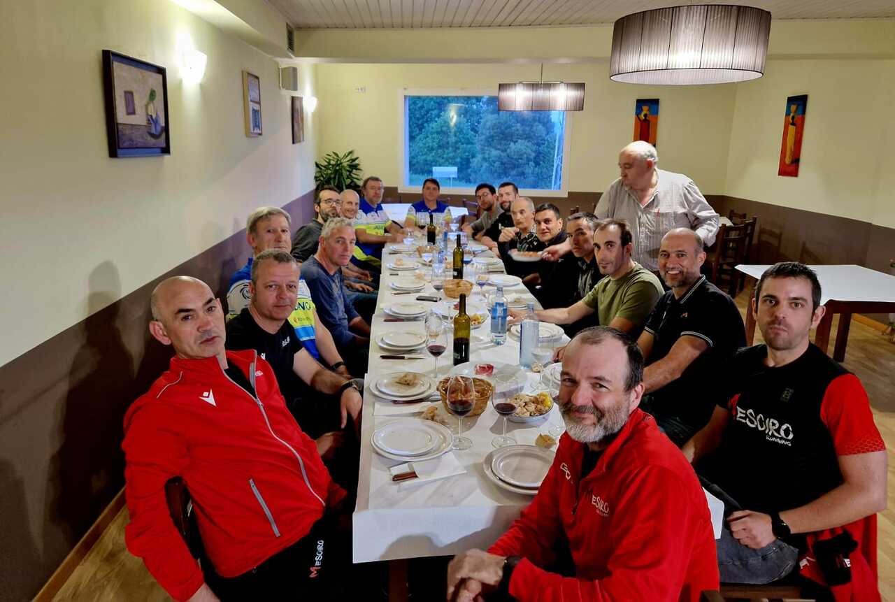 Group picture of everybody that attended the dinner the night before the Brevet