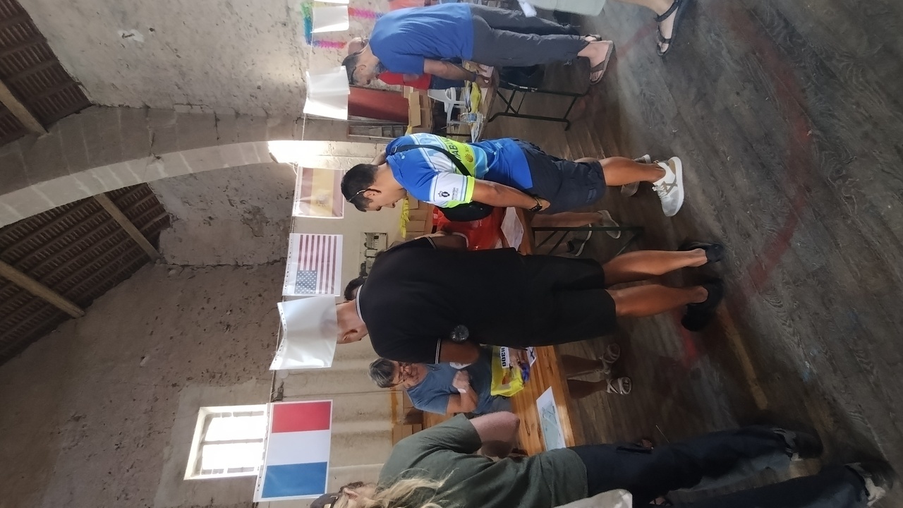 Dani and Ferreiro picking up their bags, also from the same table as me and Manolo before them