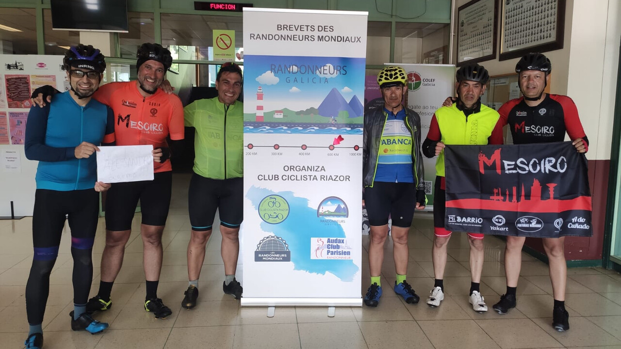 Photo of our group after the brevet, from left to right: Me, Dani, Ferreiro, Manolo, Jose and Oscar. We were posing with a big flag randonneurs galicia made for this Brevet