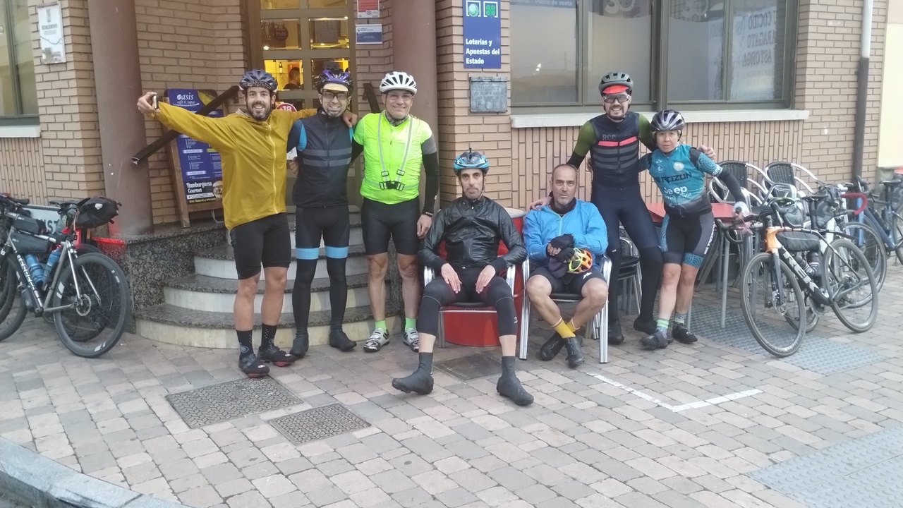 Group pic at the finish, at the door of the Oasis cafe in San Justo