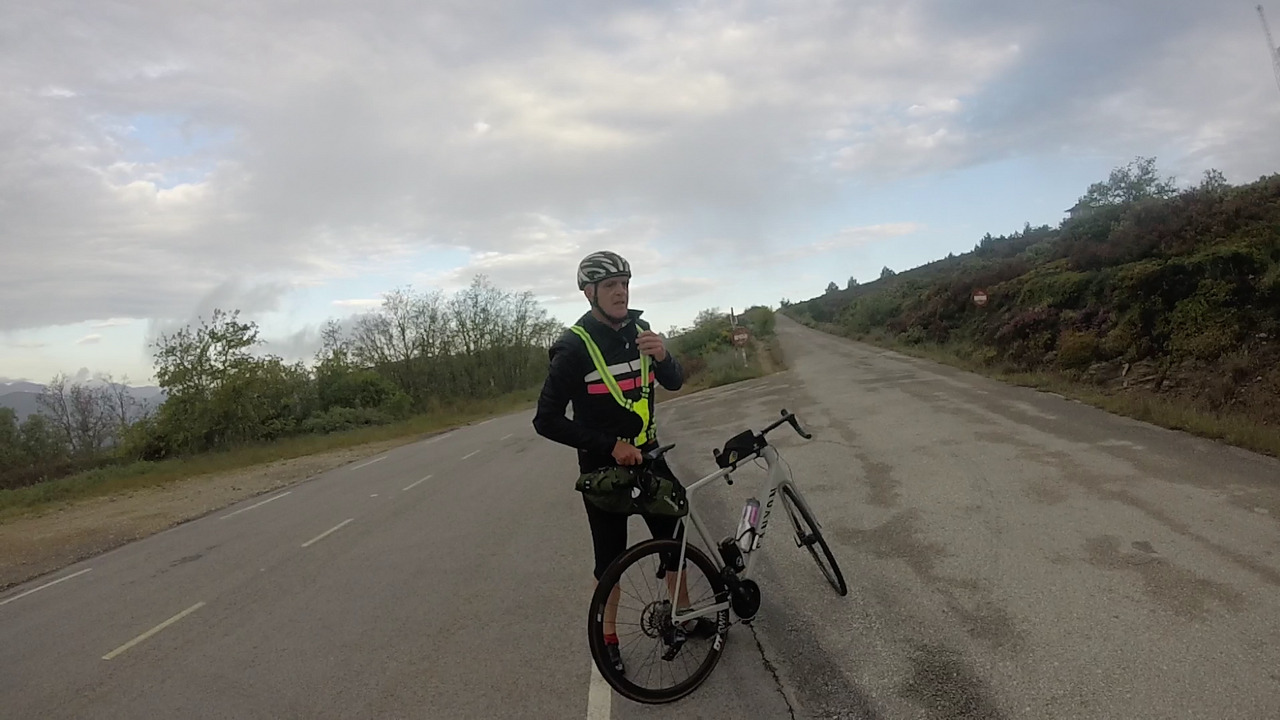 Juankar, at the stop at the top of Foncebadón