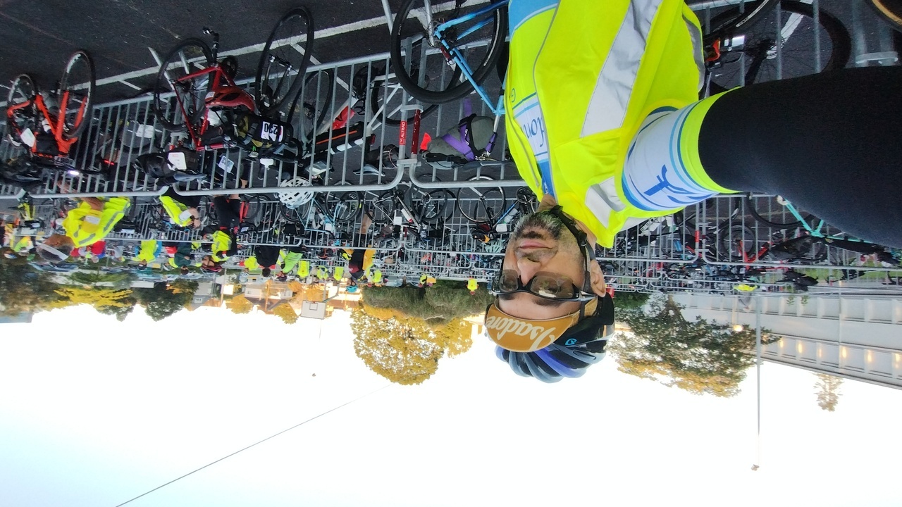 Selfie in the parking place for the bikes, in Fougerès