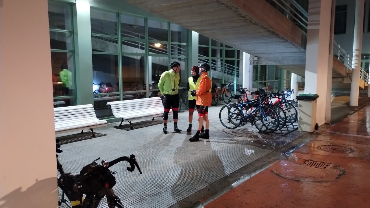 Three randonneurs talking before the Brevet (planning something, maybe? ;-D)