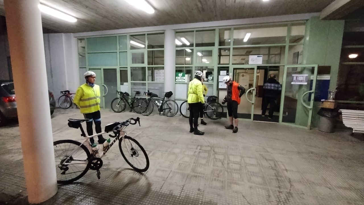 A few cyclists and bikes before the Brevet start