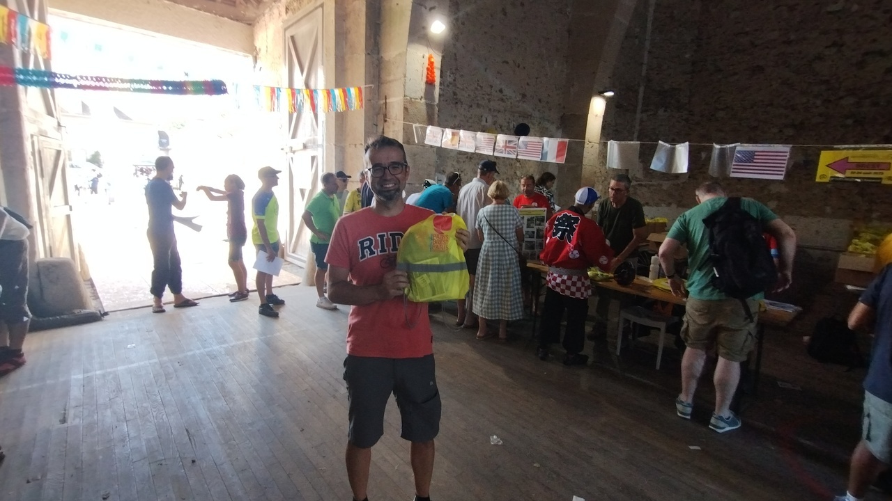 Me, with my PBP bag, in the middle of all the other people getting their bags from the volunteers in Rambouillet.