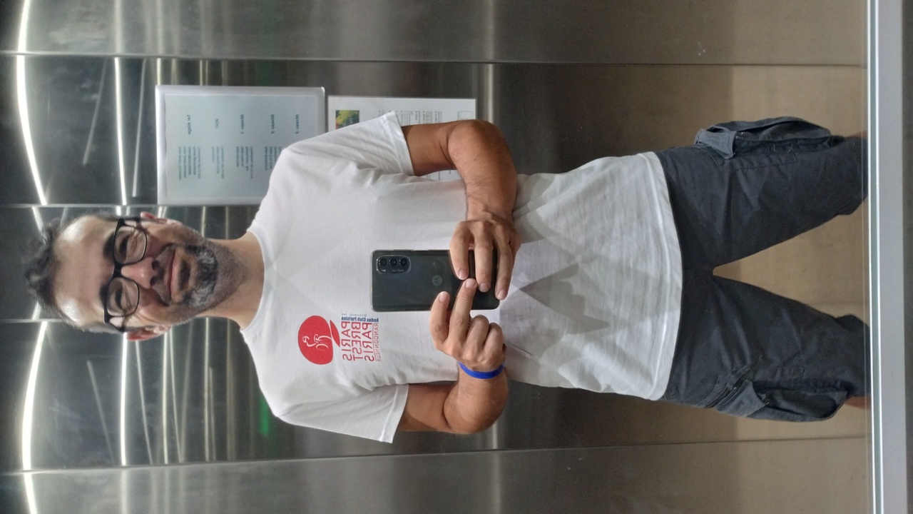 Selfie inside the elevator in the hotel, just after waking up, going dowstairs for a much needed coffee