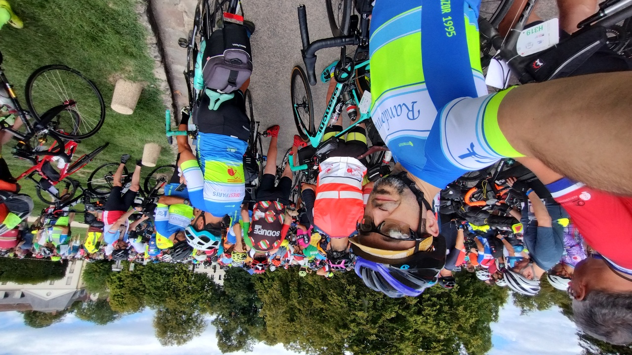 Selfie while being in the queue for the start, before the bike check, under letter H