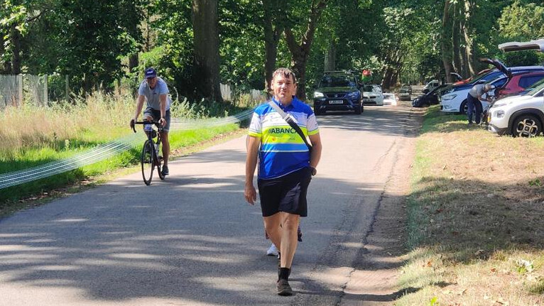 Jose Luis, wearing a t-shirt of the Riazor cycling club, walking towards us while we were setting up the bikes. Photo courtesy of Luis Castro