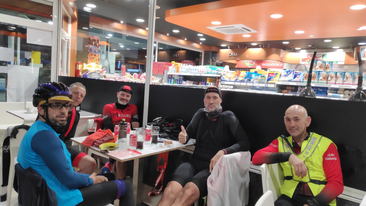 The Mesoiros and me, sitting at a table in the 24h gas station in Lalin