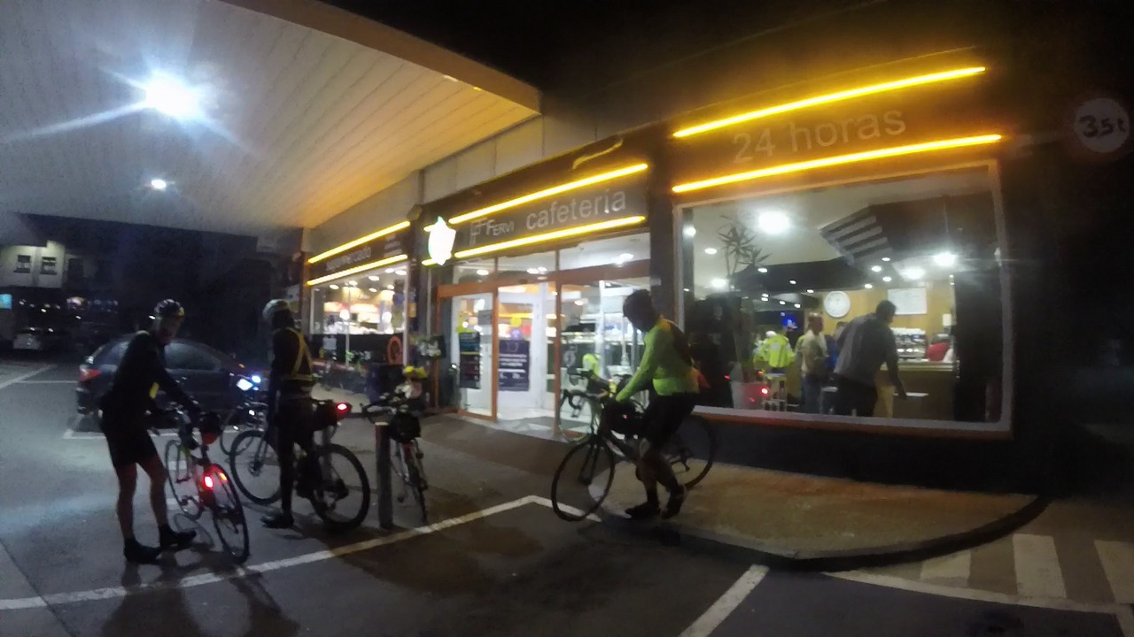 Oscar, Alex and Dani ready to leave the gas station in Lalin