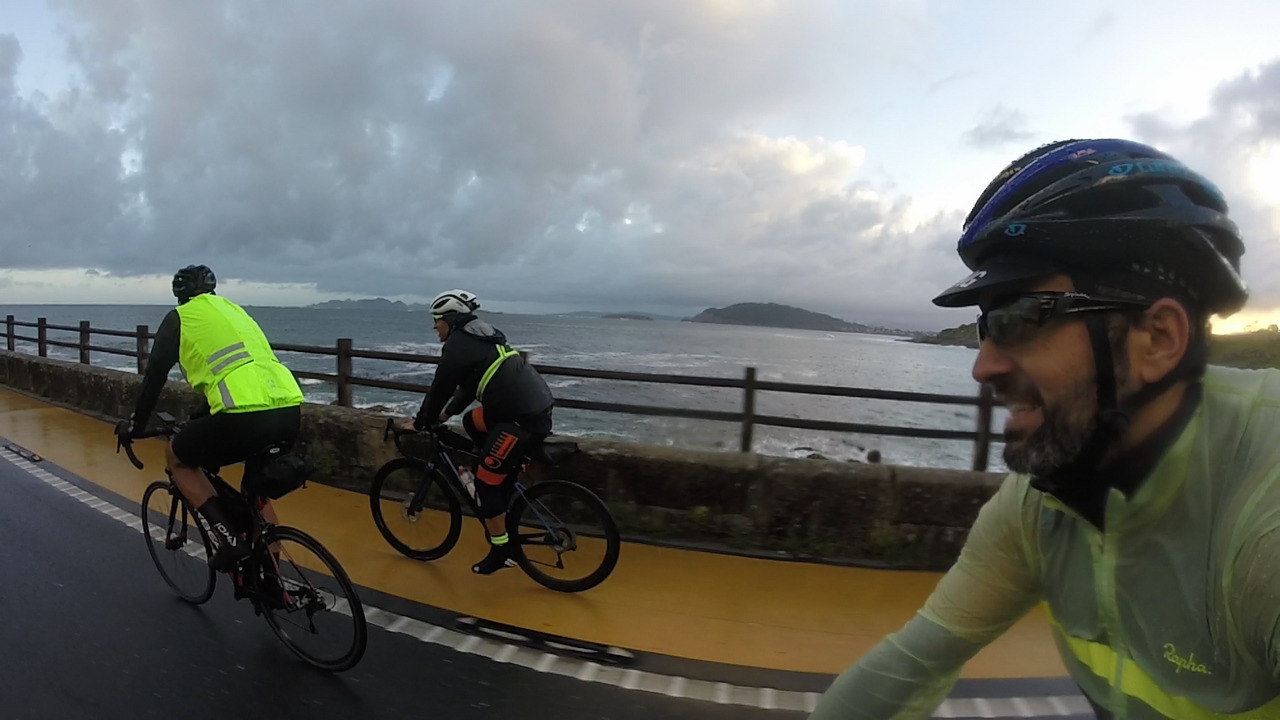 Dani and Salva, leaving Baiona on the road that goes by the Atlantic Ocean.