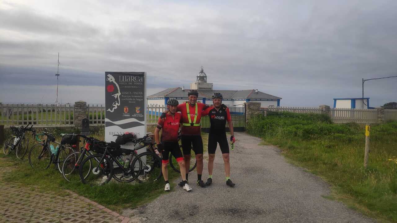 The 'red team' at the lighthouse in cabo busto, that is, Jose, Dani and Oscar