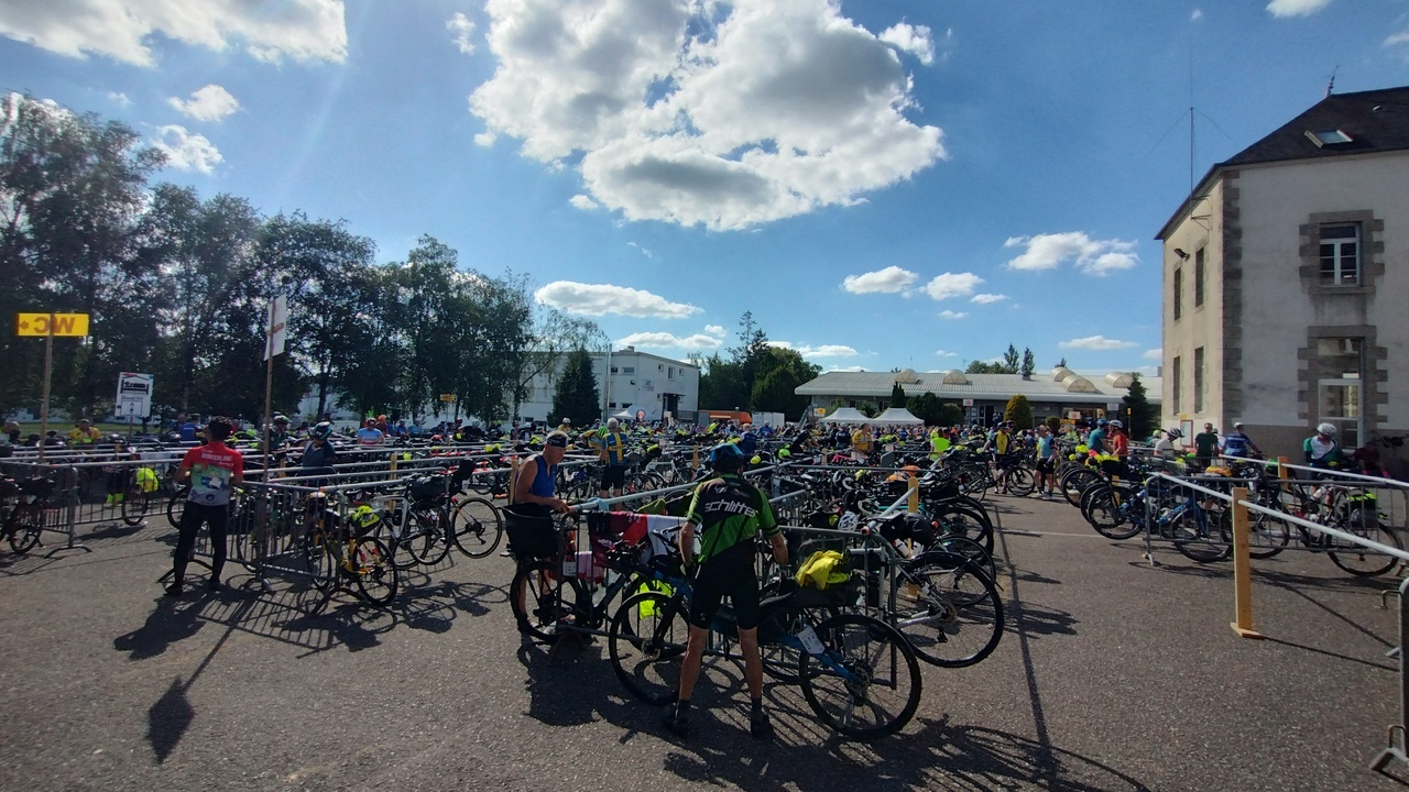 An overview photo of the parking place in Loudèac