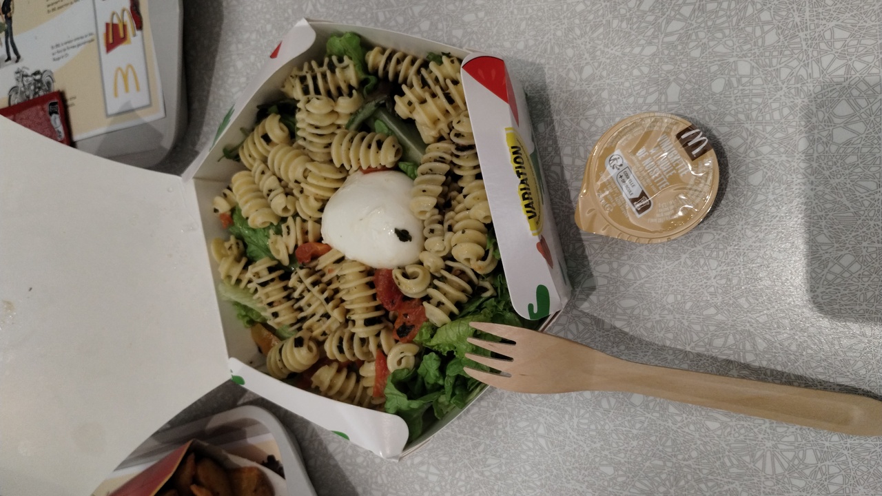 My box of pasta salad with a bit of mozarella, much better than the so-called-burgers from McDonalds