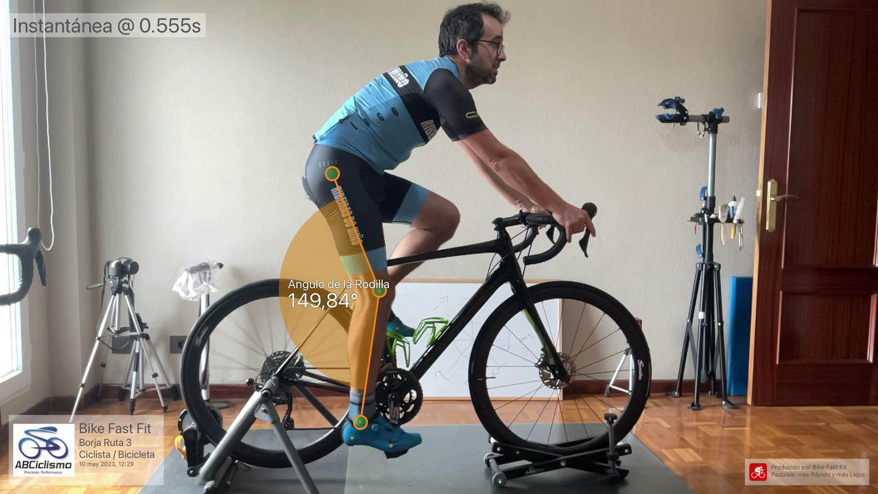 Me on the synapse, at the bike fit studio, hands on the hoods. The angle made by hip, knee and foot, on my right side, after the adjustments on the saddle,, after the adjustments on the saddle, is shown, with a value of 149.84 degrees