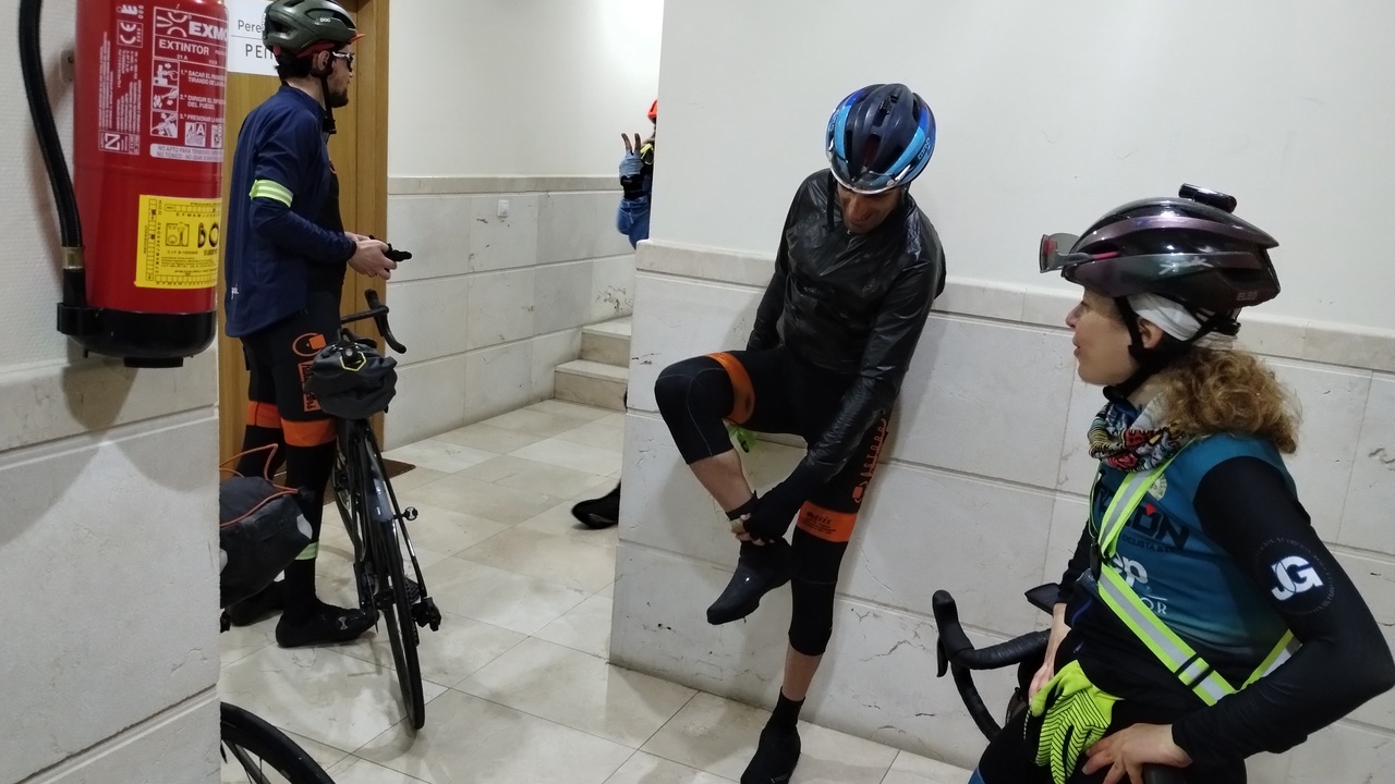 Waiting to get in the elevator that would take us to our appartment. We had to take the elevator 1 person + 1 bike only