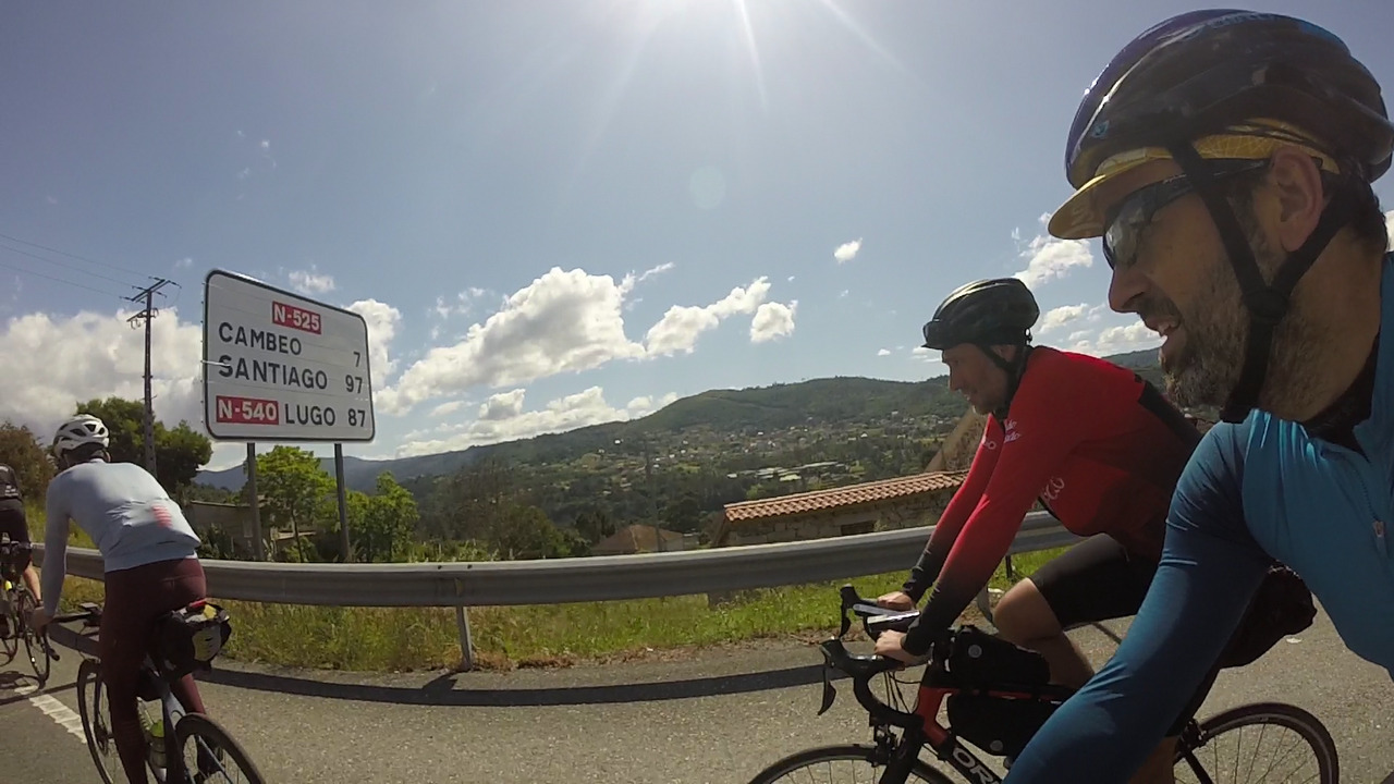 Alex, Dani and me, during the climb out of Ourense, passing a sign that shows how many km to get to Santiago - 97 - and Lugo - 87