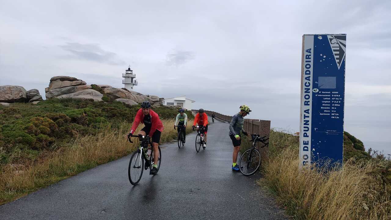 The group, leaving the lighthouse at punta Roncadoira