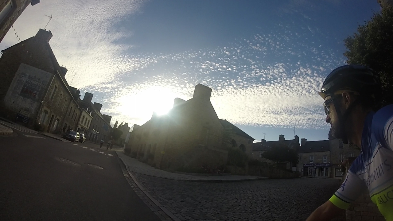 The sky was sooo beautiful at that time of the day, while we were passing by Saint Nicolas du Pelem... <3 <3