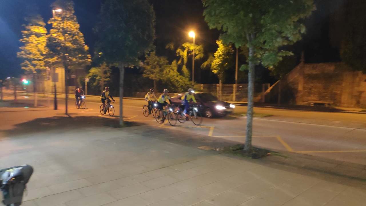 A few randonneurs, mostly members of the Riazor cycling club, passing by the cafe where we were having our coffee stop in Santiago