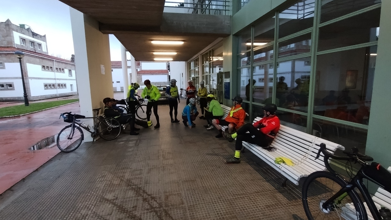 A wider photo of more randonneurs and some bikes at the start point