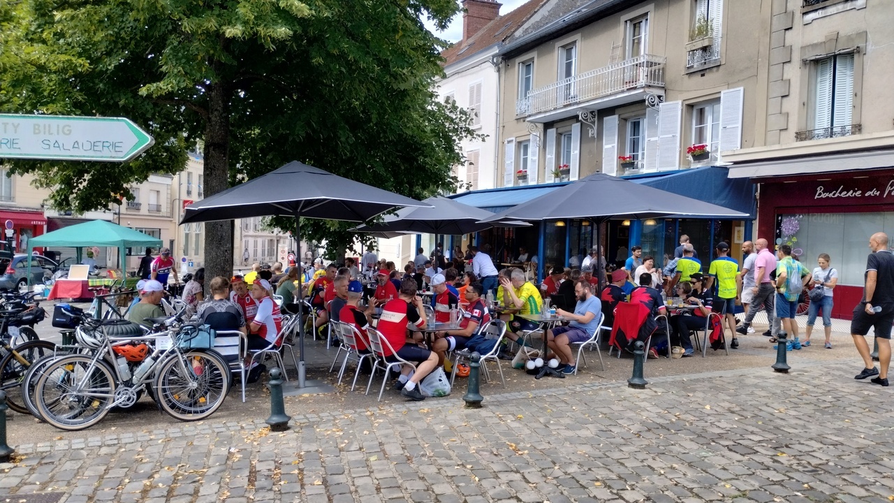Some terraces in a square in Rambouillet, full of cyclists and bikes