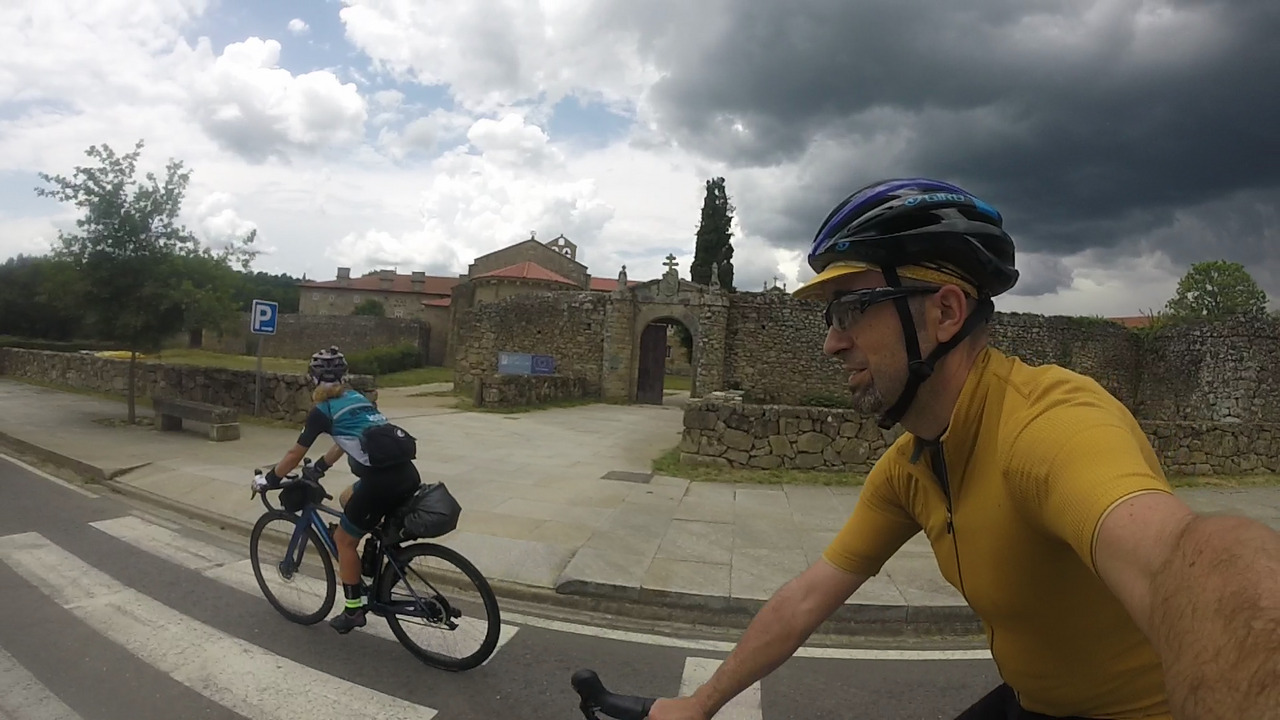 Estefanía and me, passing by one of the entrances of the old cistercian monastery in Ferreira de Pantón