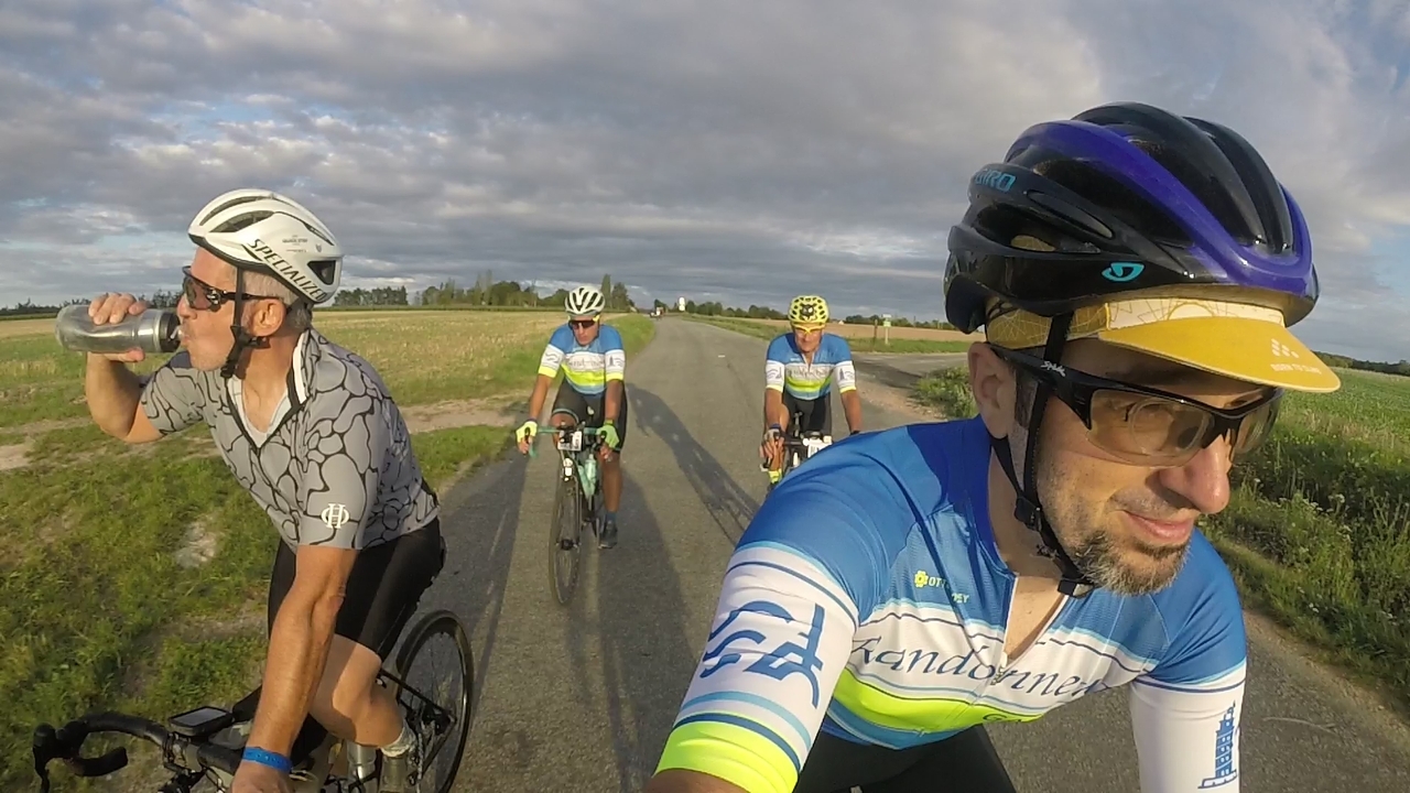 David (drinking), Ferreiro, Manolo and me, at the back of the long line of cyclists from the previous photos