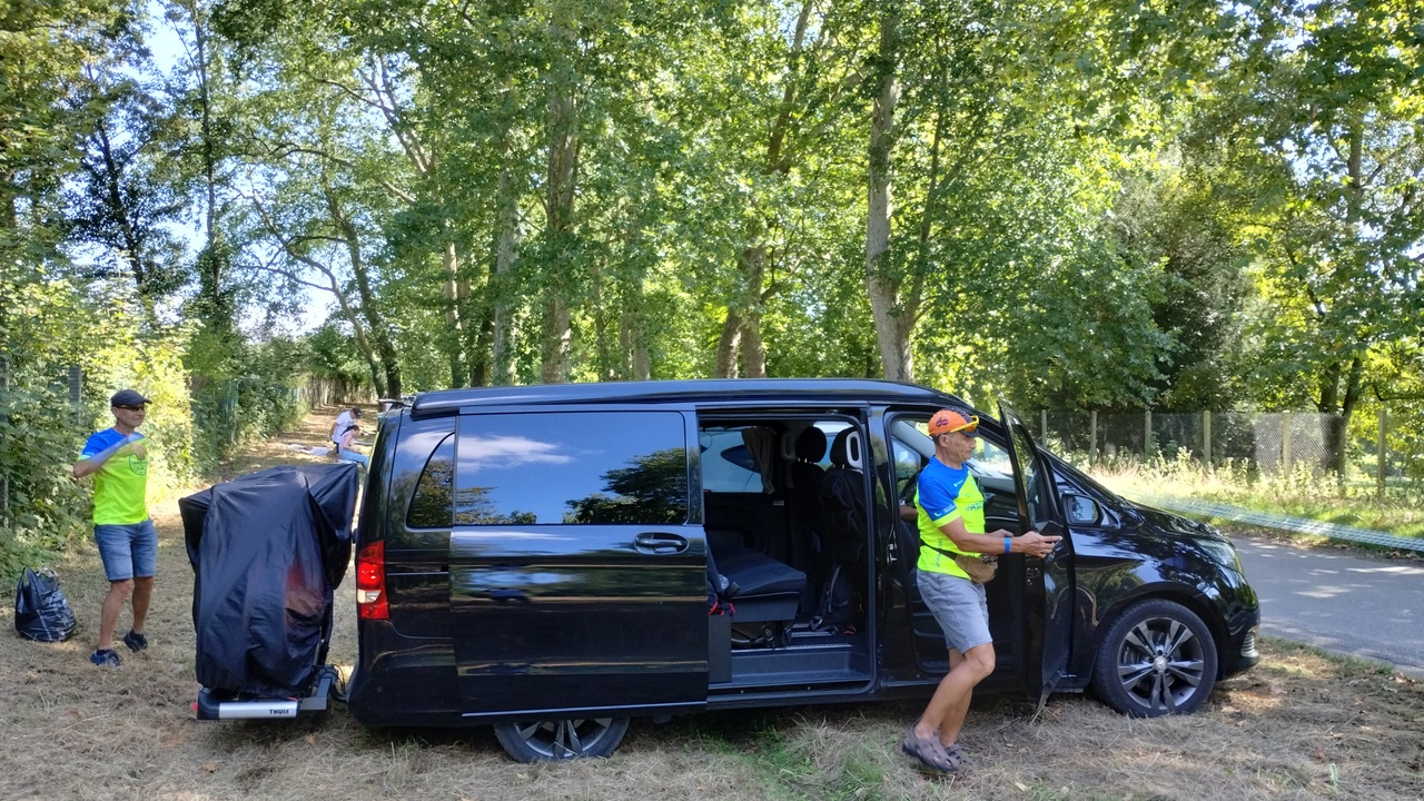 The van, already parked. Felipe is already out and Manolo is stepping down the van
