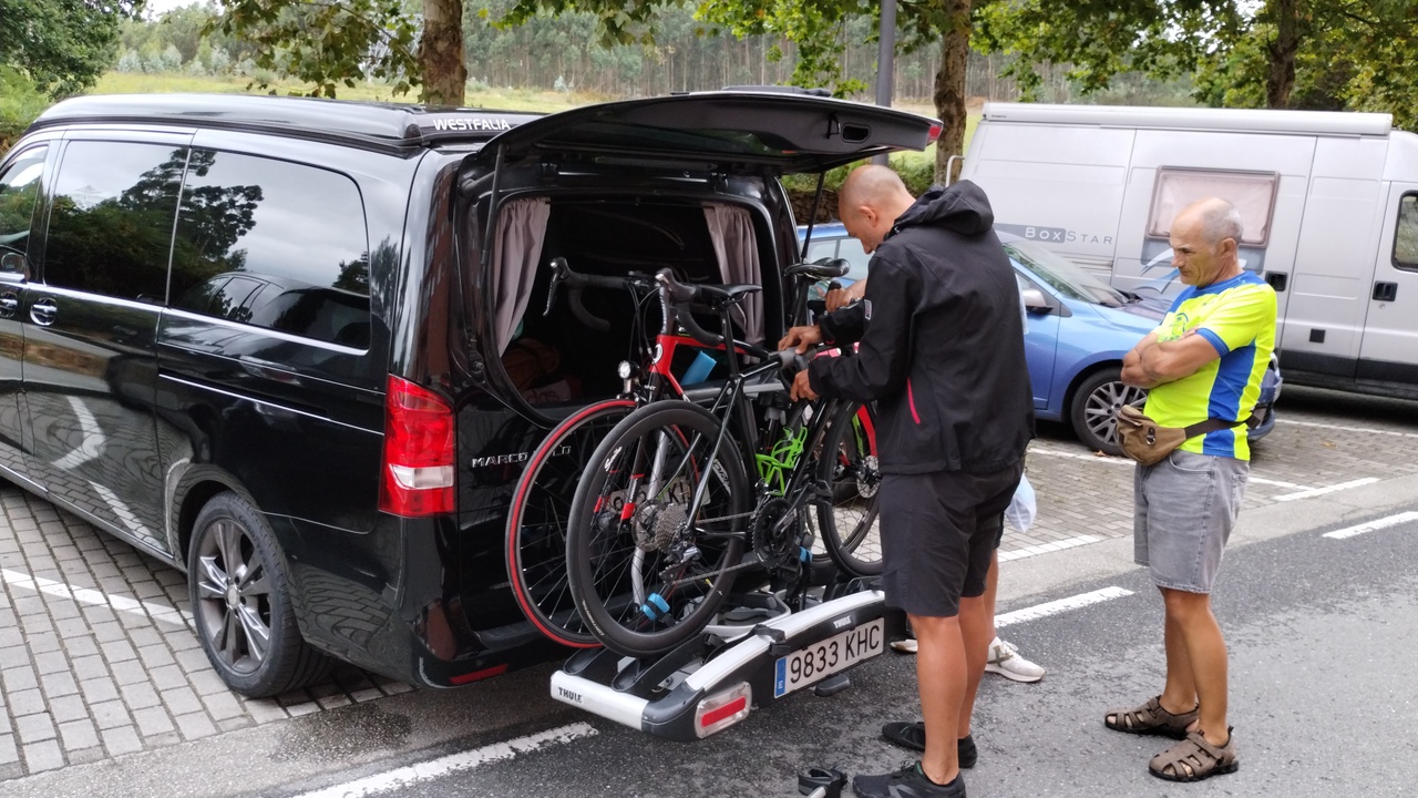 Dani finishing up with the setup of his bike and mine on the bike rack, with the supervision of Manolo