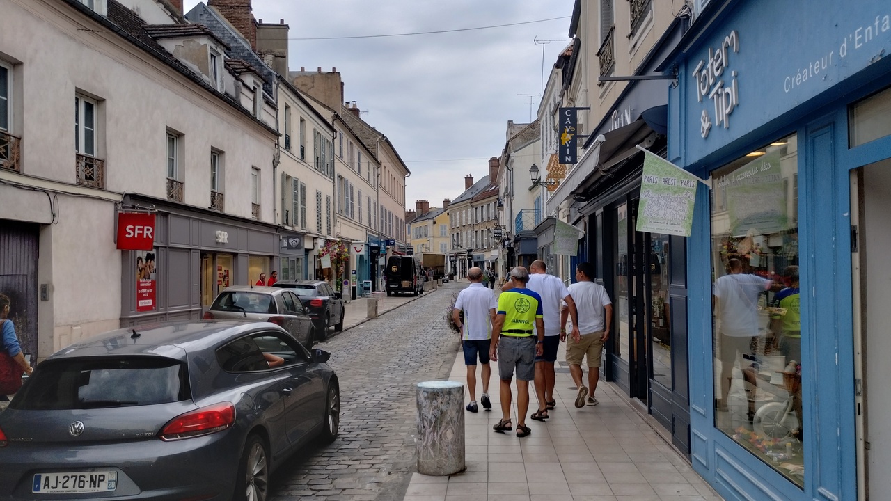 Walking on the streets in Rambouillet, under a cloudy sky.