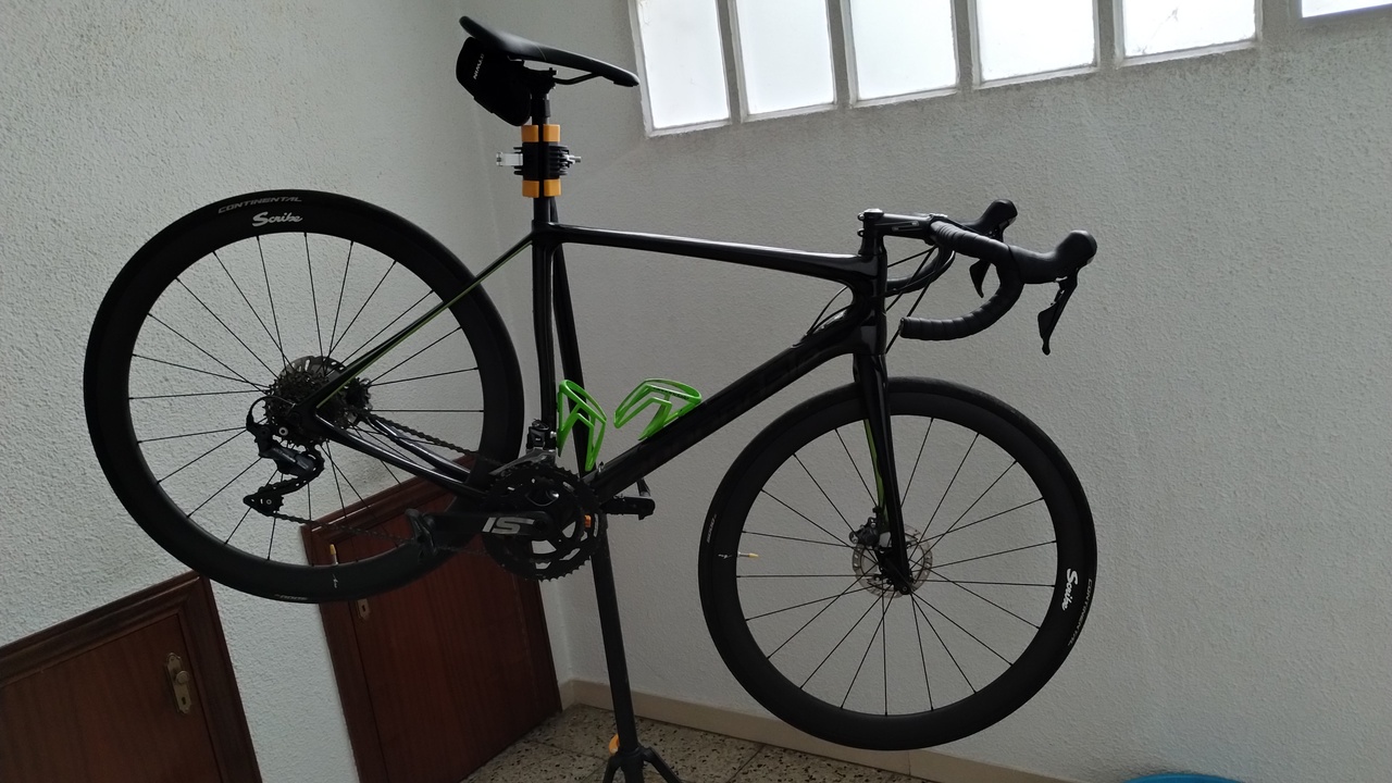 The synapse on the stand, before installing the fenders